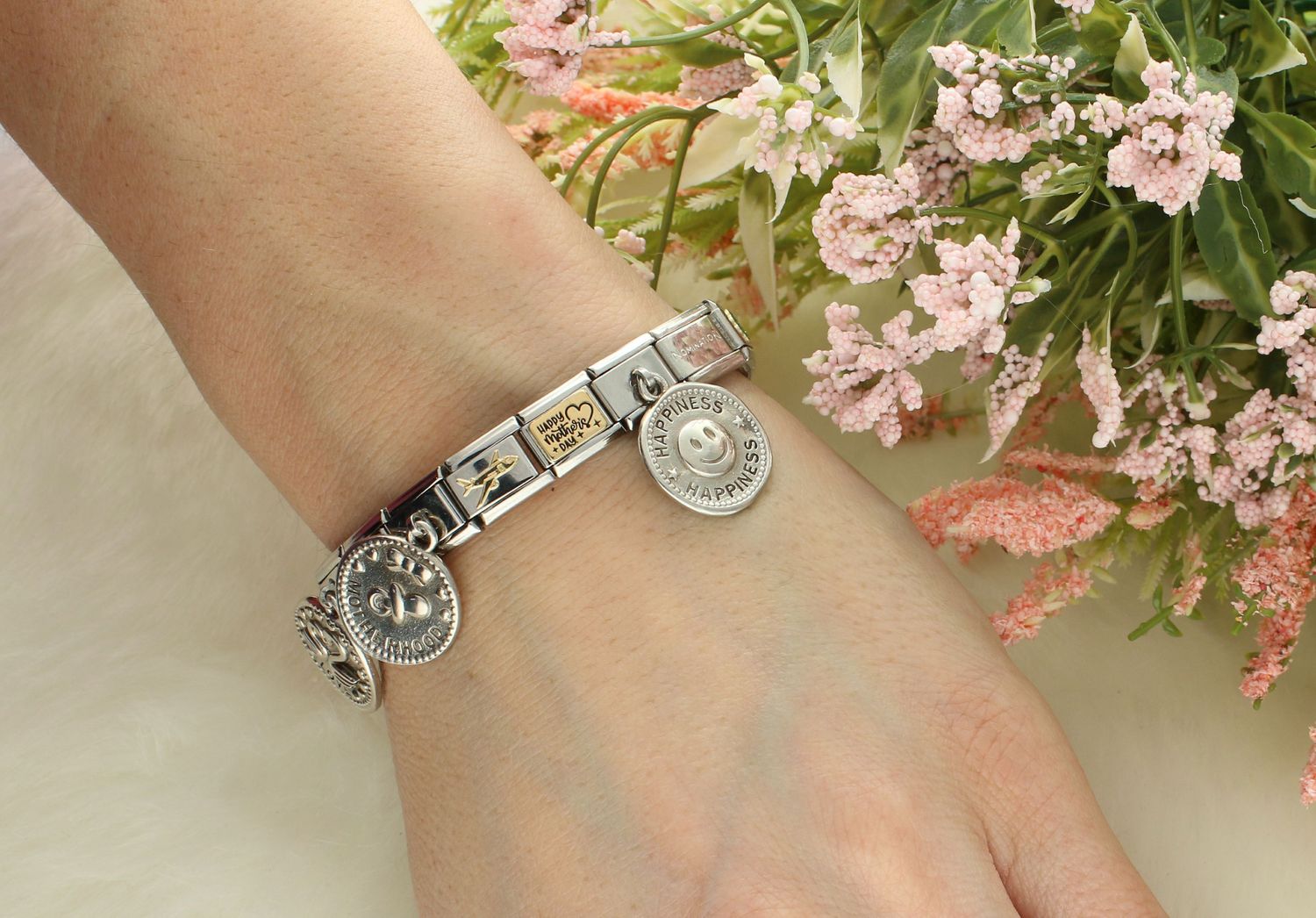 Nomination Link 925 zawieszka srebro 'Splecione dłonie z napisem przyjaźń' 331804 04 biżuteria nomination nomination zawieszki nomination baza.jpg